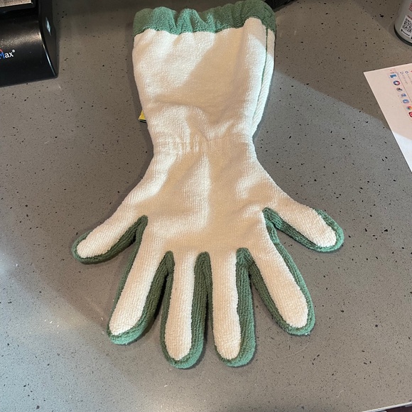 Spotless Paw dog paw cleaning glove - Picture 5 of 7
